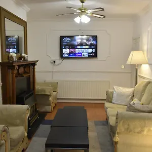  Guest house Clarendon House